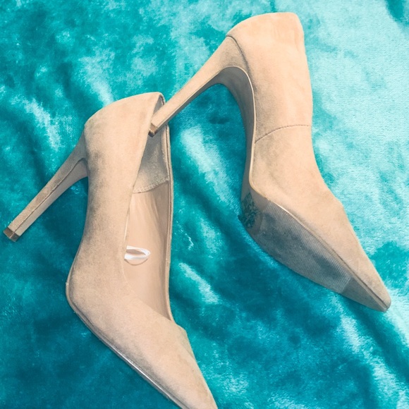 Heels - Picture 4 of 4